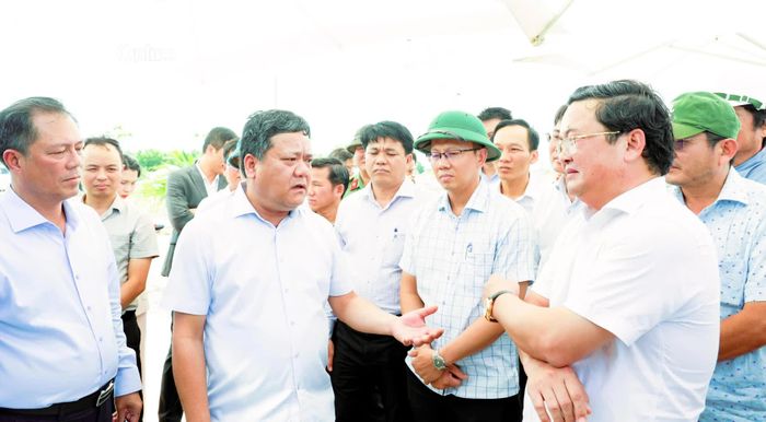 Bí thư Tỉnh ủy Trần Phong kiểm tra việc thực hiện Dự án Khu dân cư Ninh Thủy tại phường Đông Ninh Hòa.