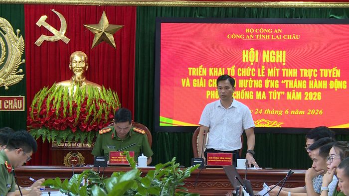 Đồng chí Trần Văn Công – Phó Giám đốc Sở VHTT&amp;DL phát biểu tại hội nghị