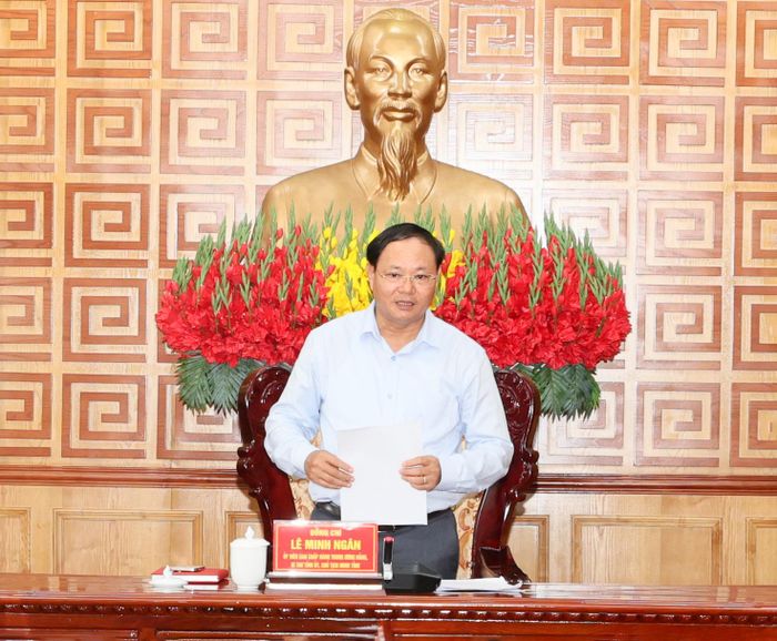 Đồng chí Lê Minh Ngân - Bí thư Tỉnh ủy, Chủ tịch HĐND tỉnh phát biểu kết luận buổi làm việc. 