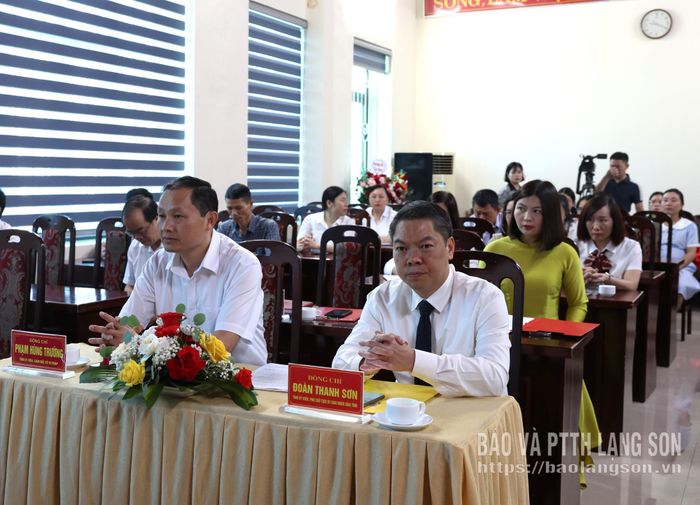 Các đại biểu dự hội nghị