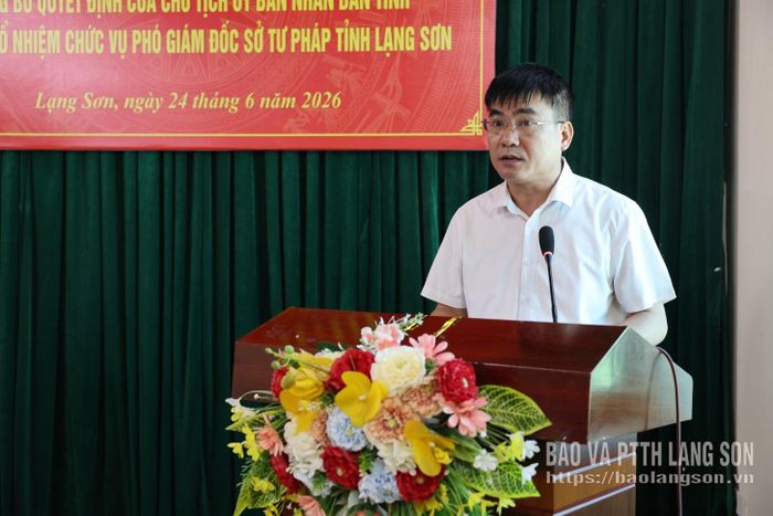 Lãnh đạo Sở Nội vụ công bố Quyết định của Chủ tịch UBND tỉnh về việc bổ nhiệm chức vụ Phó Giám đốc Sở Tư pháp