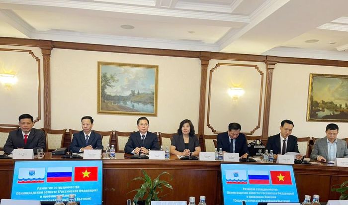 Đoàn công tác của tỉnh làm việc với tỉnh Leningrad