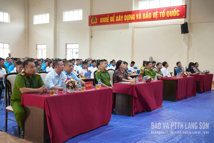Các đại biểu, cán bộ, chiến sĩ, người lao động và học viên của Cơ sở cai nghiện ma túy tỉnh tham dự hội nghị