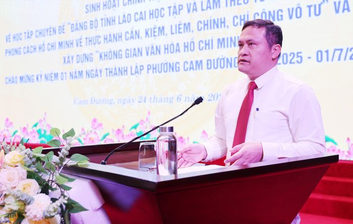 Báo cáo viên truyền đạt chuyên đề tại hội nghị.
