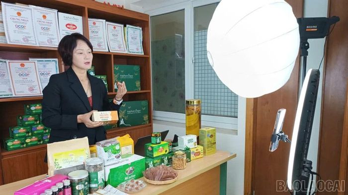 Lực lượng quản lý thị trường tăng cường kiểm tra, giám sát hoạt động kinh doanh trên nền tảng số.