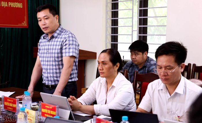 Ông Nguyễn Khắc Nam - Bí thư Đảng ủy, Chủ tịch HĐND xã Xuân Hòa phát biểu tại buổi làm việc.