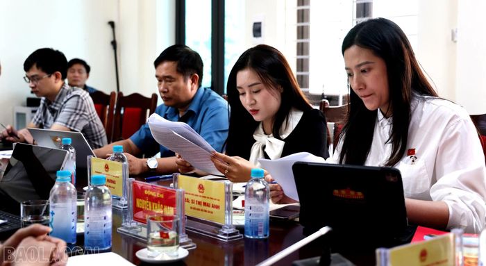 Thành viên đoàn khảo sát dự buổi làm việc.
