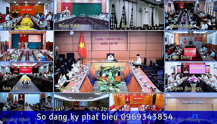 Quang cảnh hội nghị trực tuyến.