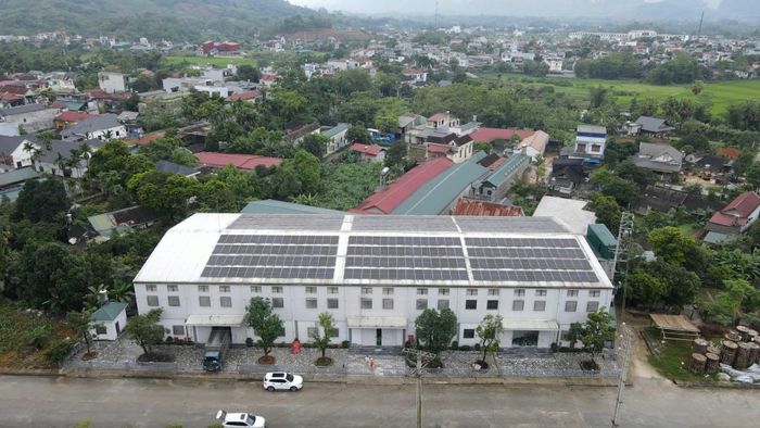 Điện mặt trời mái nhà góp phần tiết kiệm chi phí sử dụng điện và phát triển năng lượng xanh.