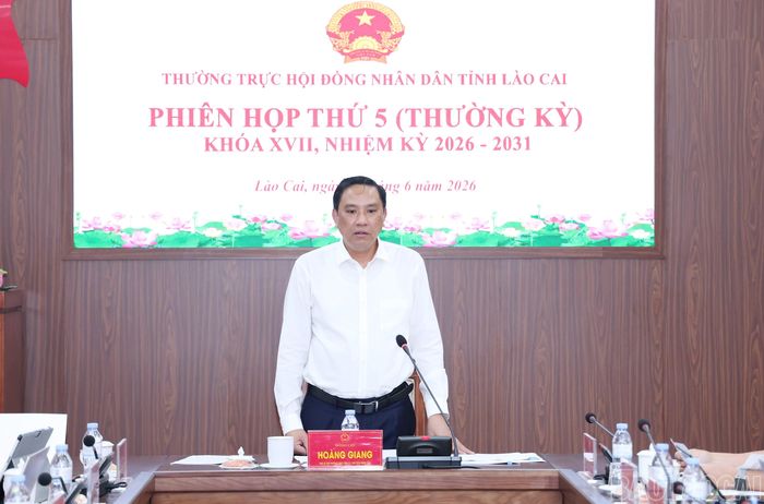 Đồng chí Hoàng Giang - Phó Bí thư Thường trực Tỉnh ủy, Chủ tịch HĐND tỉnh phát biểu kết luận phiên họp.