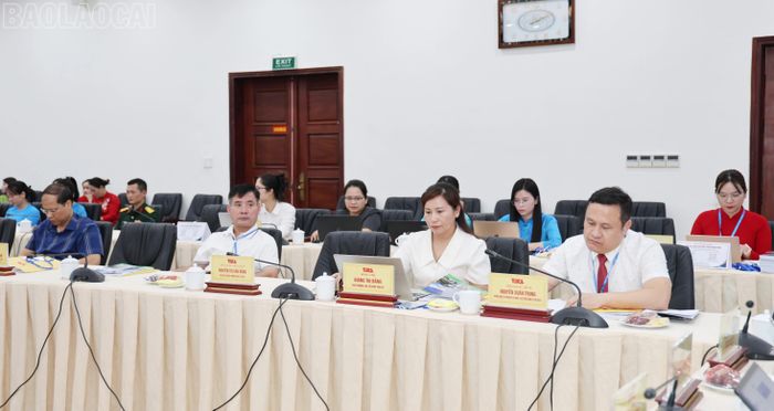Các đại biểu dự hội thảo.