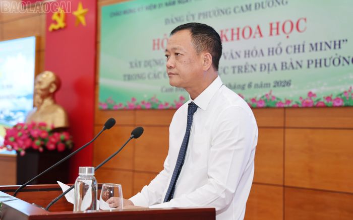 Đồng chí Vũ Hùng Dũng, Bí thư Đảng ủy phường Cam Đường phát biểu tại hội thảo.