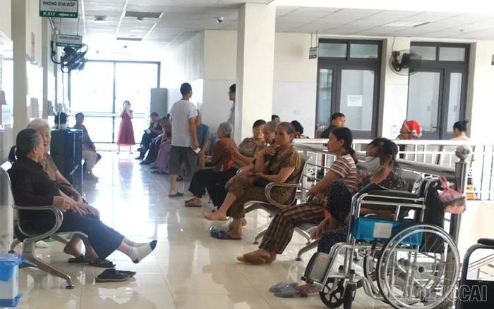 Người cao tuổi là nhóm có nguy cơ cao bị ảnh hưởng sức khỏe trong thời tiết nắng nóng.