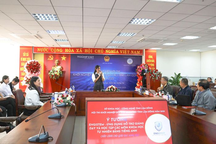 Các thí sinh tham dự vòng chung kết hội thi khởi nghiệp đổi mới sáng tạo tỉnh Lâm Đồng 2025