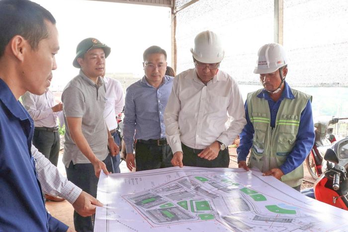 Phó Chủ tịch UBND tỉnh Nguyễn Minh kiểm tra các công trình trường phổ thông nội trú liên cấp
