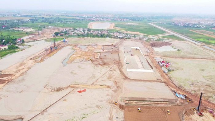 Dự án hiện đã hình thành đại công trường thi công quy mô lớn, với nhiều hạng mục được triển khai đồng loạt trên diện rộng.