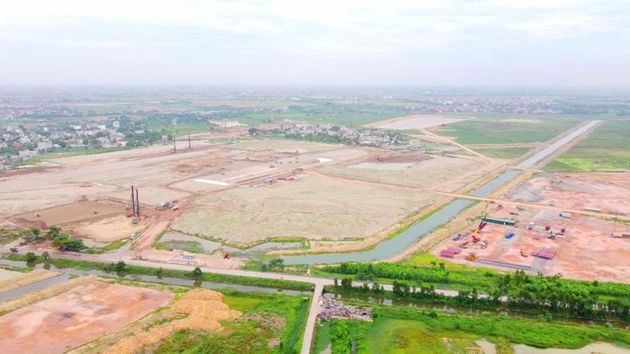 Sau 10 tháng triển khai, dự án đang trong giai đoạn thi công các hạng mục nền móng, từng bước hình thành diện mạo ban đầu trên thực địa.