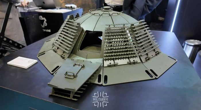 Mô hình khoang bọc thép bảo vệ binh sĩ của PARABELLA tại triển lãm Eurosatory tháng 6. Ảnh: Militarnyi