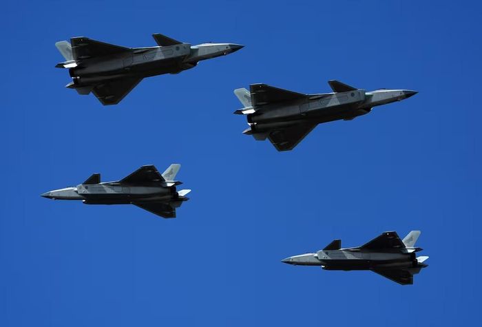 Các tiêm kích J-20 trình diễn trong khuôn khổ hoạt động ngày mở cửa hàng không năm 2025 tại tỉnh Cát Lâm, Trung Quốc. Ảnh: Getty