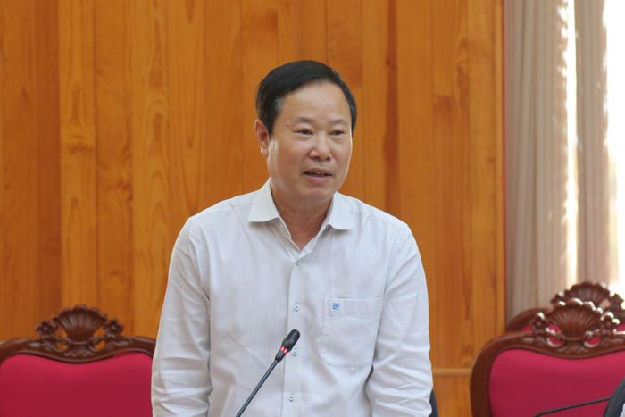 Ủy viên Ban Thường vụ Tỉnh ủy, Phó Chủ tịch Thường trực Ủy ban MTTQ Việt Nam tỉnh Phạm Triều đề xuất các tiêu chí đánh giá xét thi đua khen thưởng tại cuộc họp