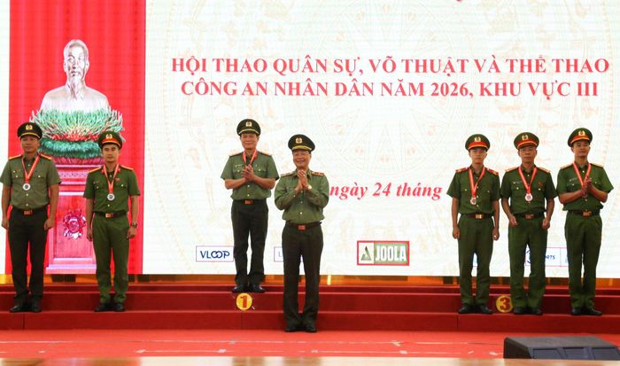 Trao thưởng cho các đội tuyển, vận động viên đạt giải tại các nội dung thi đấu