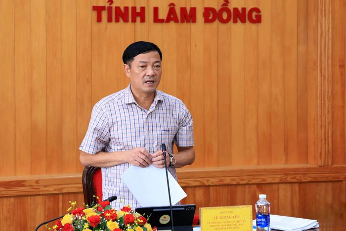 Ủy viên Ban Thường vụ Tỉnh ủy, Phó Chủ tịch Thường trực UBND tỉnh Lâm Đồng Lê Trọng Yên phát biểu kết luận cuộc họp