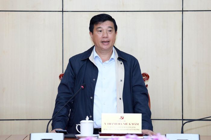Đồng chí Y Thanh Hà Niê Kđăm, Ủy viên Ban Chấp hành Trung ương Đảng, Bí thư Tỉnh ủy, Trưởng Đoàn ĐBQH tỉnh Lâm Đồng chỉ đạo tại buổi tiếp công dân