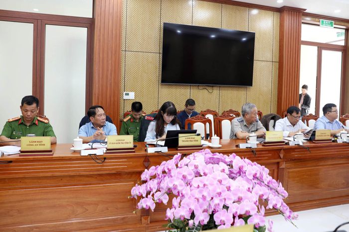 Đại diện các sở, ngành tham dự buổi tiếp công dân tháng 6/2026