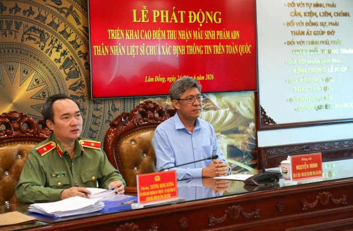 Các đồng chí: Nguyễn Minh, Phó Chủ tịch UBND tỉnh và Thiếu tướng Trương Minh Đương, Giám đốc Công an tỉnh Lâm Đồng dự tại điểm cầu Công an tỉnh
