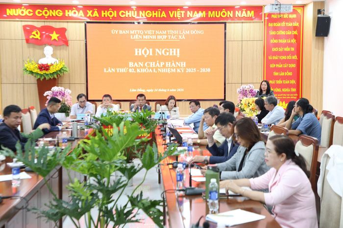 Đồng chí Đỗ Thị Quế Phương đề nghị Liên minh HTX tỉnh tiếp tục đổi mới nội dung, phương thức hoạt động; đẩy mạnh chuyển đổi số, ứng dụng khoa học - công nghệ vào sản xuất, kinh doanh