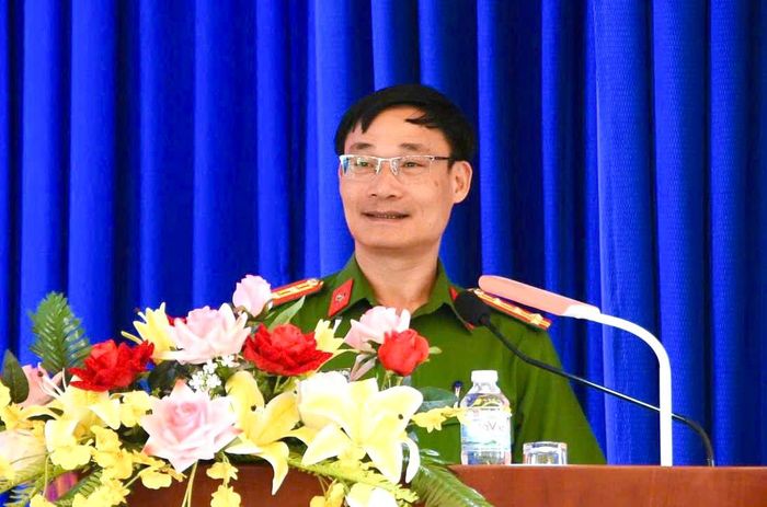 Đại tá Nguyễn Văn Dũng, Phó Giám đốc Công an tỉnh phát biểu chỉ đạo tại Lễ khai giảng