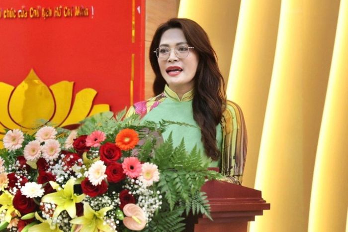 Đại diện gia đình văn hóa tiêu biểu chia sẻ kinh nghiệm xây dựng gia đình hạnh phúc, giữ gìn các giá trị truyền thống tốt đẹp