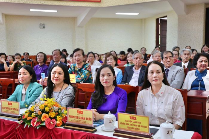 Lãnh đạo các sở, ngành của tỉnh cùng địa phương tham dự chương trình Gặp mặt kỷ niệm 25 năm Ngày Gia đình Việt Nam tại phường Xuân Hương - Đà Lạt