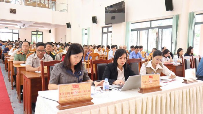 Các đại biểu tham dự hội nghị