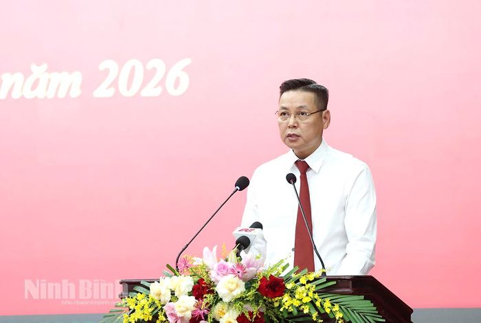 Đồng chí Mai Anh Tài, Chánh án Tòa án nhân dân tỉnh báo cáo kết quả công tác 6 tháng đầu năm và phương hướng, nhiệm vụ công tác 6 tháng cuối năm 2026.