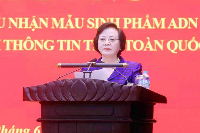Đồng chí Phạm Thị Thanh Trà, Bí thư Trung ương Đảng, Phó Thủ tướng Chính phủ, Trưởng Ban Chỉ đạo quốc gia về tìm kiếm, quy tập và xác định danh tính hài cốt liệt sĩ phát biểu tại Lễ phát động. Ảnh: daibieunhandan.vn