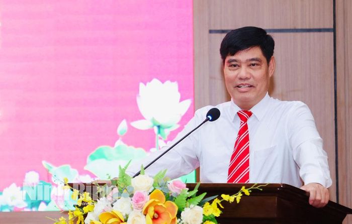 PGS, TS Lê Văn Cường, Phó Viện trưởng Viện Xây dựng Đảng, Học viện Chính trị quốc gia Hồ Chí Minh phát biểu tại Hội thảo.