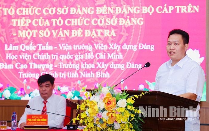 TS Đàm Cao Thượng, Trưởng Khoa Xây dựng Đảng, Trường Chính trị tỉnh phát biểu tại Hội thảo.