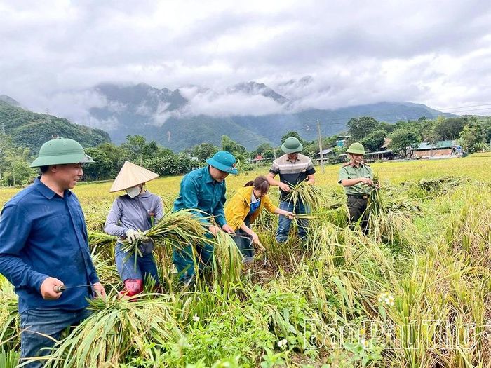 Những việc làm thiết thực vì dân đã góp phần tạo nên sự gắn kết, gần gũi giữa cán bộ với Nhân dân.