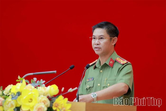 Lãnh đạo Công an tỉnh phát biểu thảo luận tại hội nghị.