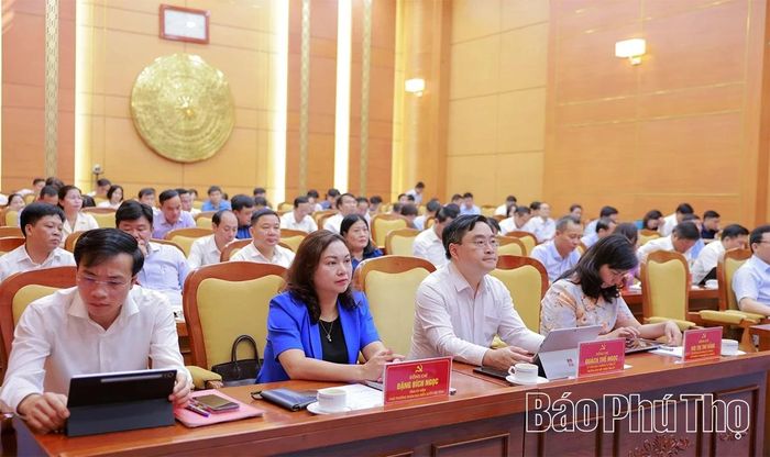Các đại biểu dự hội nghị.