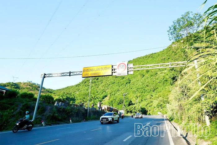 Việc bổ sung biển báo giới hạn tốc độ, phân làn trên Quốc lộ 6, đoạn dốc Cun (địa phận phường Thống Nhất) là một trong những giải pháp góp phần giảm nguy cơ tai nạn giao thông trên tuyến.
