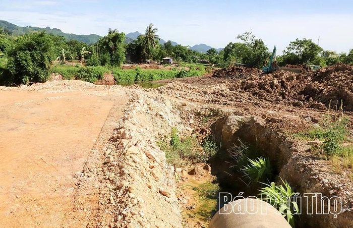 Do vướng mắc về mặt bằng thi công, Dự án Đường kết nối từ đường Trần Hưng Đạo đến Quốc lộ 6 vẫn chưa thể thông tuyến.
