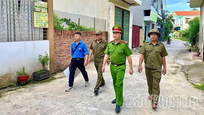 Công an xã Nguyệt Đức phối hợp cùng Đoàn thanh niên trực tiếp xuống tuyên truyền tại khu dân cư.