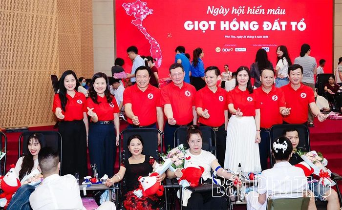 Những lời động viên chân thành tiếp thêm niềm tin và động lực để ngày càng có nhiều người dân sẵn sàng tham gia hiến máu cứu người.