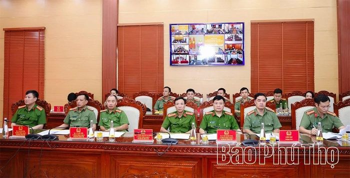 Lãnh đạo các phòng nghiệp vụ, Công an tỉnh tham dự hội nghị.