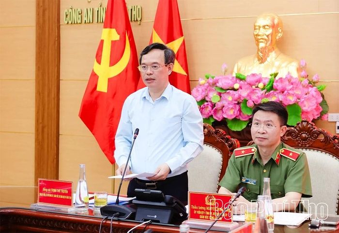Đồng chí Giám đốc Sở Giáo dục và Đào tạo Trịnh Thế Truyền phát biểu tại hội nghị.