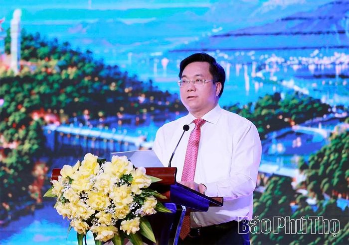Đồng chí Chủ tịch UBND tỉnh Trần Duy Đông phát biểu chúc mừng tại lễ kỷ niệm.