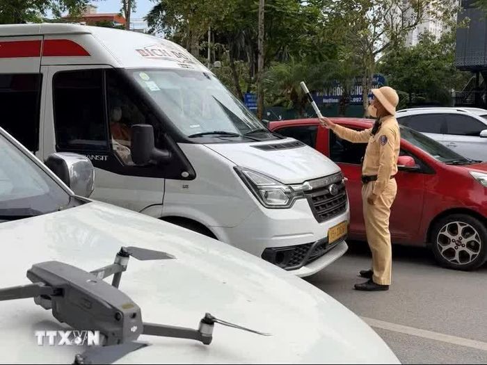 Siết chặt quản lý xe hợp đồng. (Ảnh: Hùng Mạnh/TTXVN)