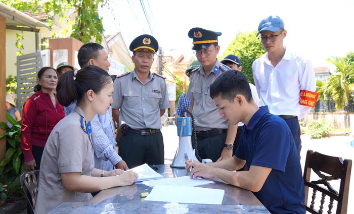 Bàn giao tài sản cho người mua tài sản đấu giá theo quy định của pháp luật - Ảnh: C.H
